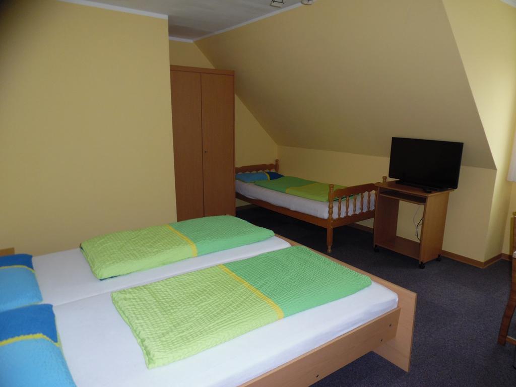 Hotel Pension Janssen Neuharlingersiel Zimmer foto